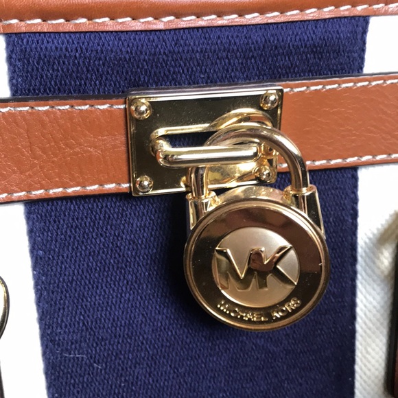 Michael Kors Purse - Small - Picture 3 of 7